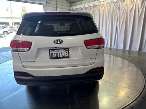 Used 2017 Kia Sorento AWD w/ LX V6 Convenience Package image 6