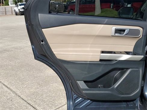 Used 2023 Ford Explorer XLT image 14