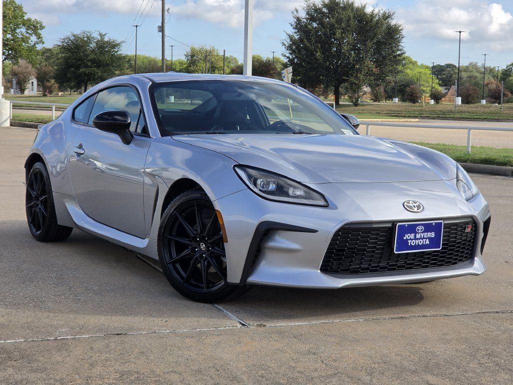 Used 2025 Toyota GR86 Premium w/ ALL Weather Mat Package (TMS) RWD image 2