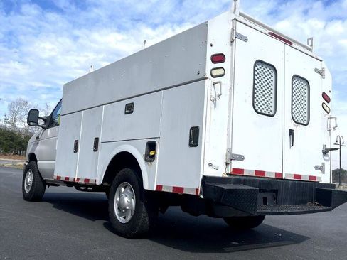 Used 2010 Ford E-350 and Econoline 350 Super Duty image 4