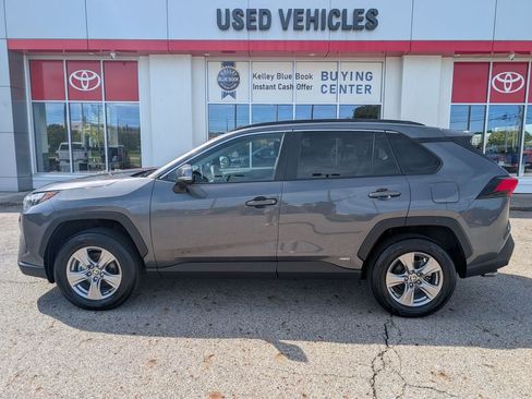 Certified 2025 Toyota RAV4 XLE AWD/4WD image 4