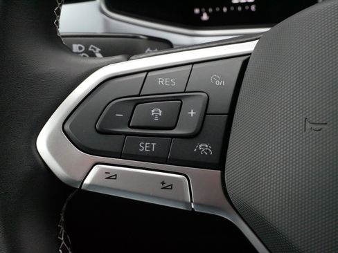 Certified 2025 Volkswagen Taos SE w/ Panoramic Sunroof Package image 26