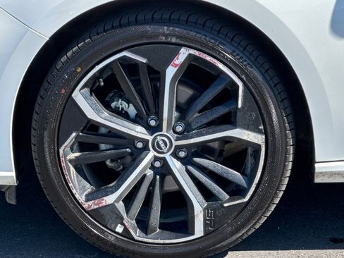 Certified 2024 Nissan Altima 2.5 SR FWD image 25