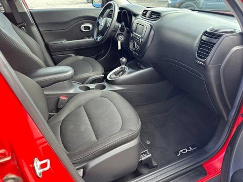 Used 2017 Kia Soul + FWD image 11