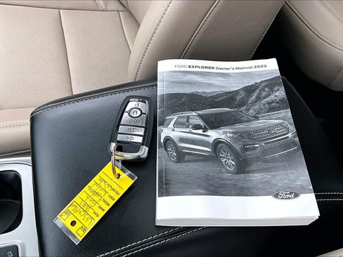Certified 2023 Ford Explorer Limited w/ Limited Technology Package AWD/4WD image 11