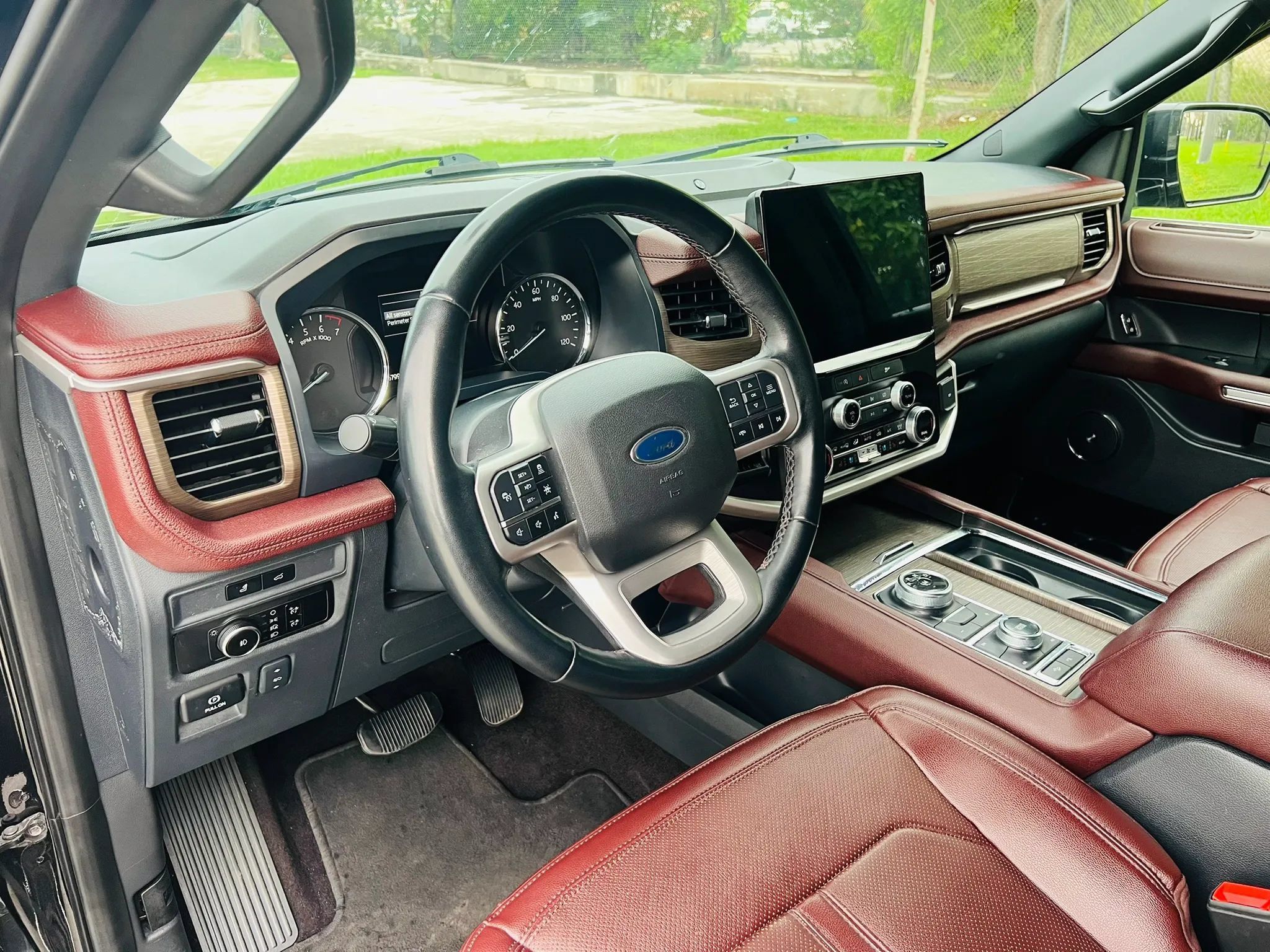 Used 2023 Ford Expedition Limited AWD/4WD image 11