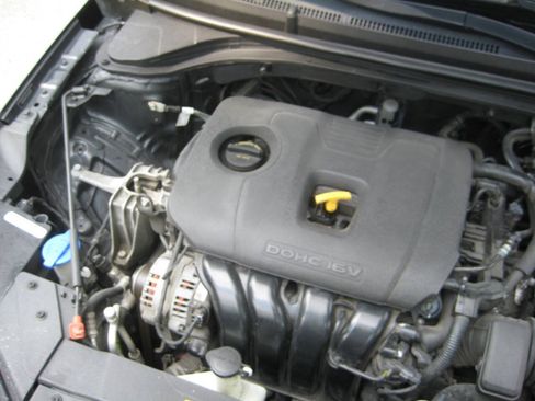 Used 2020 Hyundai Elantra SEL FWD image 25