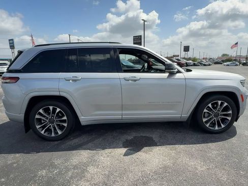 Used 2022 Jeep Grand Cherokee Overland w/ Advanced Protech Group III AWD/4WD image 9