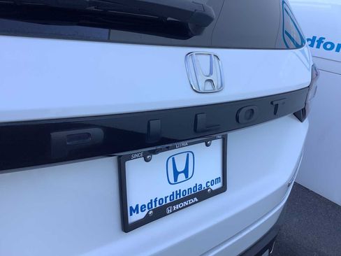 Used 2024 Honda Pilot Touring image 7