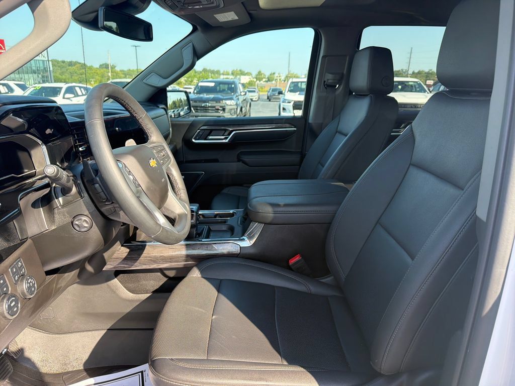 Used 2024 Chevrolet Silverado 1500 LTZ w/ LTZ Premium Package AWD/4WD image 15