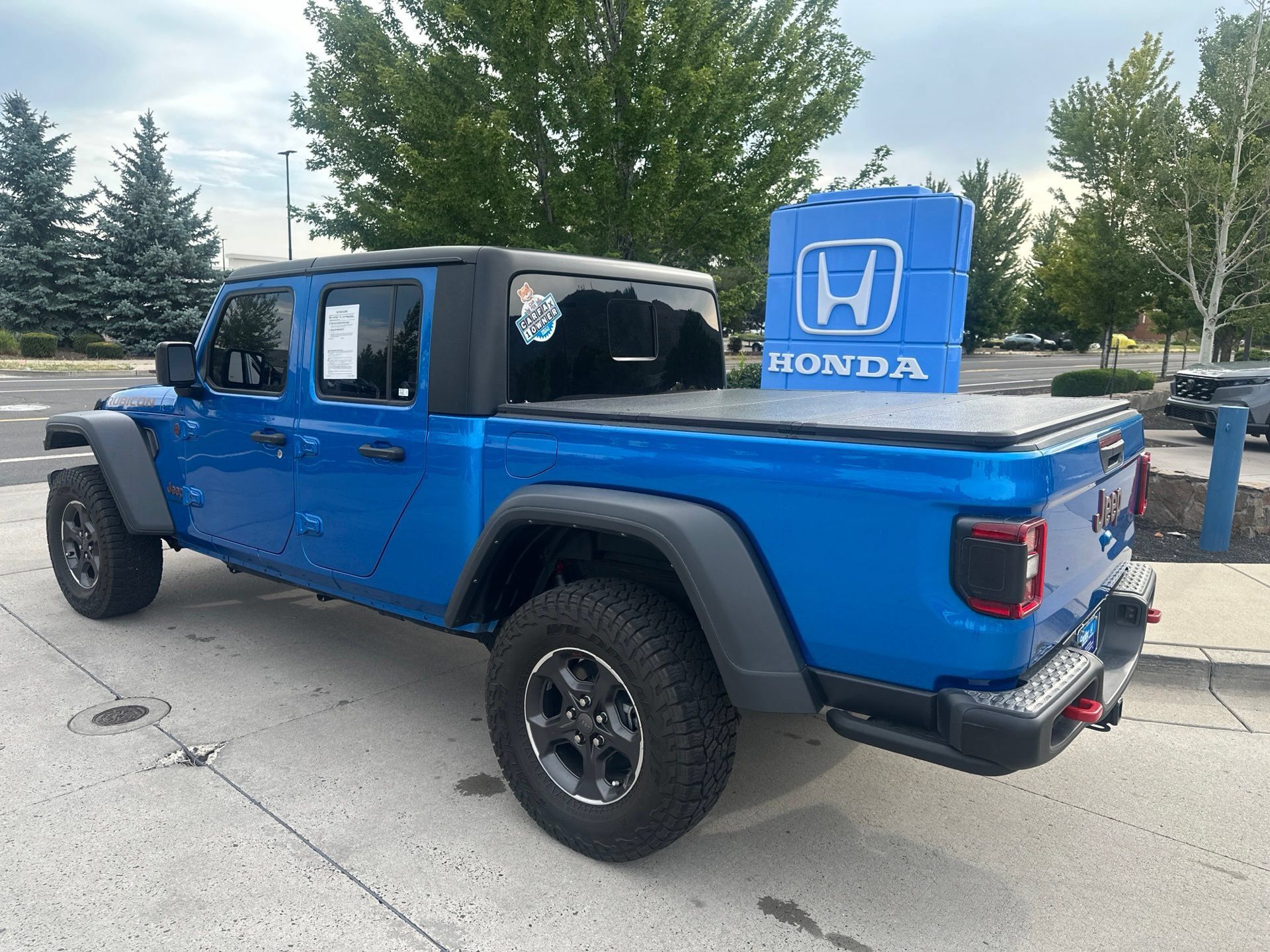 Used 2023 Jeep Gladiator Rubicon w/ LED Lighting Group AWD/4WD image 3