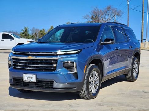 New 2026 Chevrolet Traverse LT w/ Driver Confidence Package FWD image 3