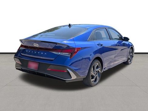 Used 2025 Hyundai Elantra Sport FWD image 5