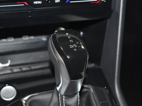 New 2025 Volkswagen Taos SE image 12