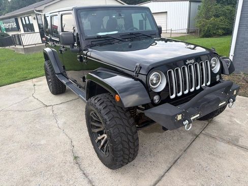 Used 2018 Jeep Wrangler Unlimited Sahara w/ Connectivity Group AWD/4WD image 5