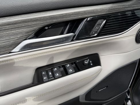 Used 2023 Jeep Wagoneer L Series II image 22