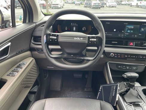 New 2027 Kia Carnival EX FWD image 12