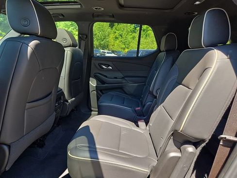 Used 2023 Chevrolet Traverse Premier AWD/4WD image 21