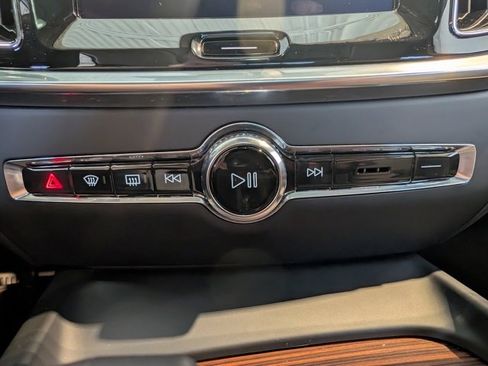 Used 2025 Volvo V60 B5 Cross Country Plus image 18