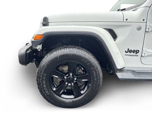 Used 2020 Jeep Wrangler Unlimited Sahara image 13