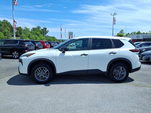 Used 2024 Nissan Rogue S AWD/4WD image 2