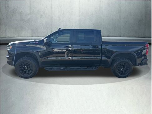 Used 2022 Chevrolet Silverado 1500 ZR2 w/ Technology Package AWD/4WD image 2