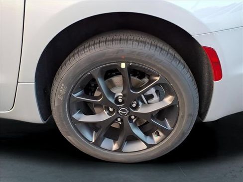 New 2026 Chrysler Pacifica Select AWD/4WD image 10