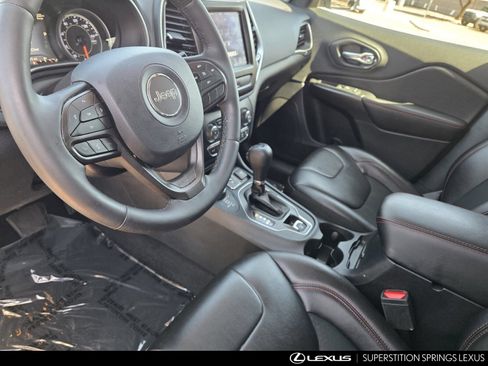 Used 2019 Jeep Cherokee Trailhawk w/ Cold Weather Group AWD/4WD image 13