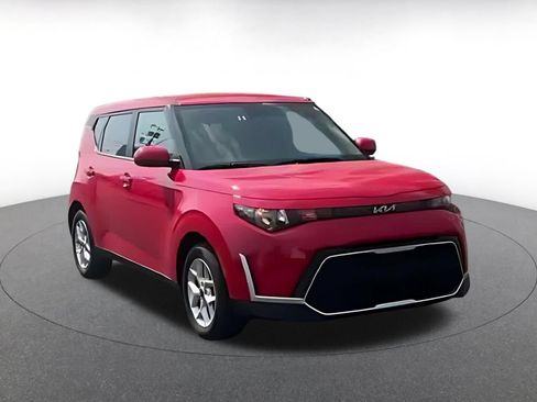 Used 2025 Kia Soul LX w/ LX Technology Package FWD image 3