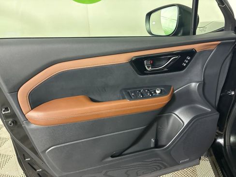 Used 2025 Subaru Forester Touring image 23