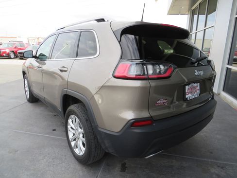Used 2019 Jeep Cherokee Latitude w/ Popular Appearance Group image 5