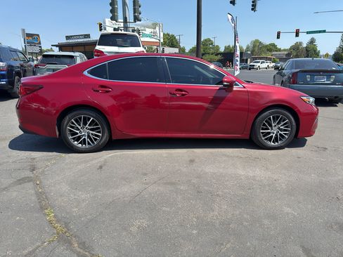Used 2016 Lexus ES 350 w/ Premium Package w/Wood Trim FWD image 9