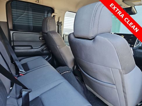 Used 2025 Nissan Frontier SV w/ Tow Package image 16