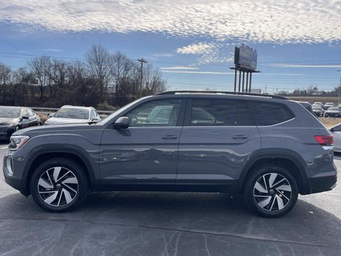 Certified 2025 Volkswagen Atlas SE w/ Panoramic Sunroof Package image 4