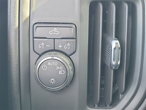 Used 2025 Chevrolet Silverado 1500 Custom image 17