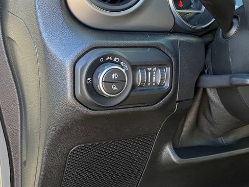 Used 2021 Jeep Gladiator Sport image 12