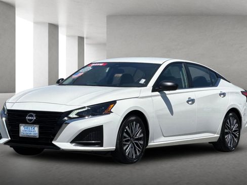 Used 2025 Nissan Altima 2.5 SV FWD image 8
