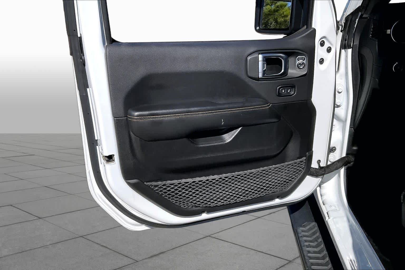 Used 2024 Jeep Wrangler Unlimited Sahara AWD/4WD image 21