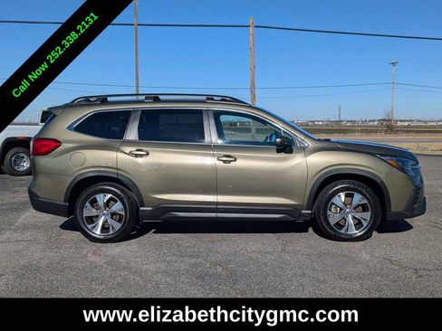 Used 2023 Subaru Ascent Premium w/ Convenience Package image 2