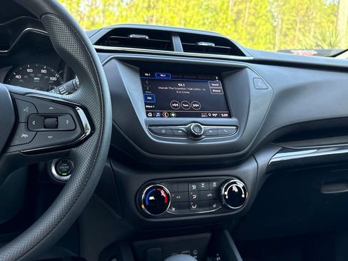 Used 2023 Chevrolet TrailBlazer LT FWD image 26