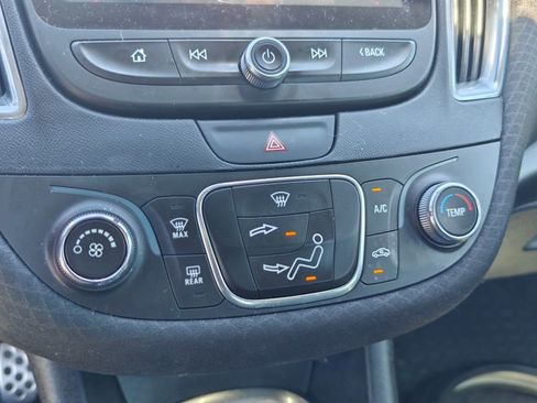 Used 2017 Chevrolet Malibu LT FWD image 15