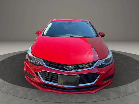 Used 2017 Chevrolet Cruze LT w/ Convenience Package FWD image 2