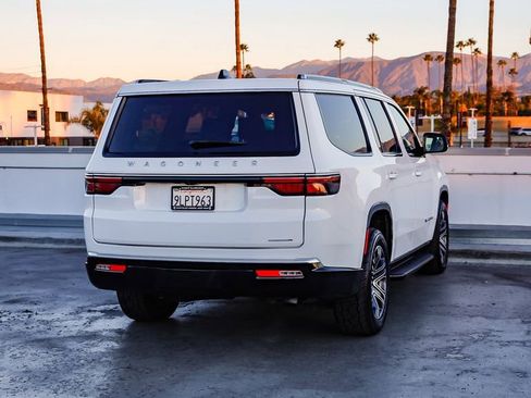 Certified 2024 Jeep Wagoneer Series II w/ Flexible Seating Group image 19