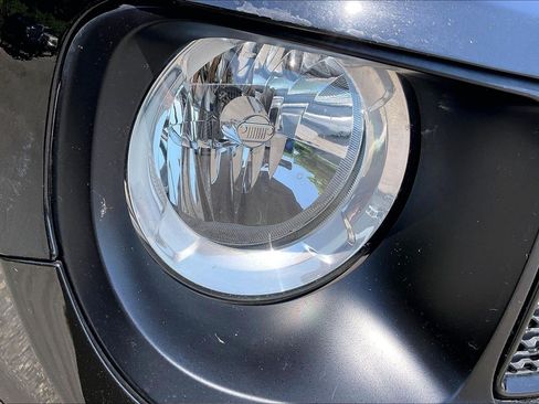 Used 2020 Jeep Renegade Altitude FWD image 26