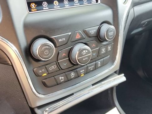 Certified 2021 Jeep Grand Cherokee Laredo w/ Security & Convenience Group AWD/4WD image 14