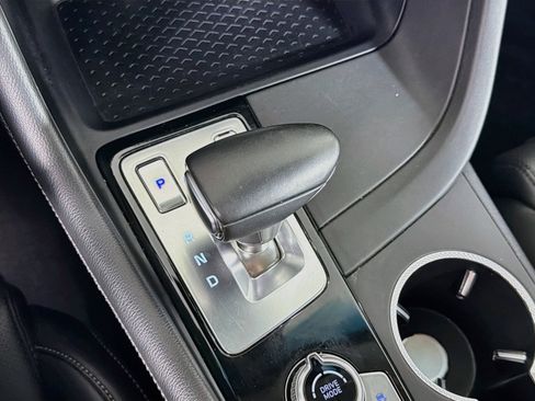 Used 2025 Genesis G70 2.5T RWD image 25