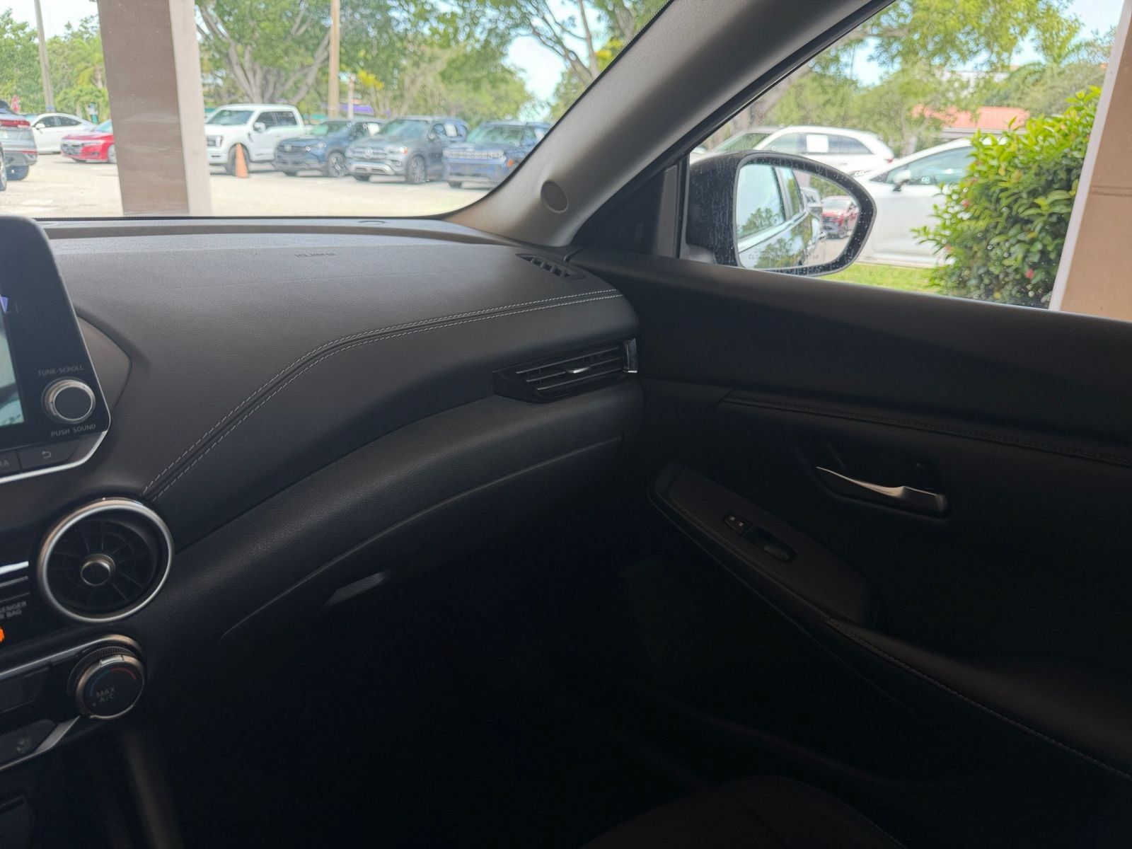 Used 2025 Nissan Sentra SV FWD image 29
