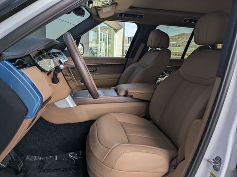 New 2025 Land Rover Range Rover SE image 17