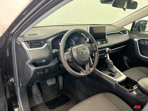 Used 2025 Toyota RAV4 XLE AWD/4WD image 15