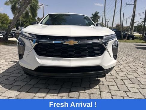 Used 2025 Chevrolet Trax LS FWD image 20
